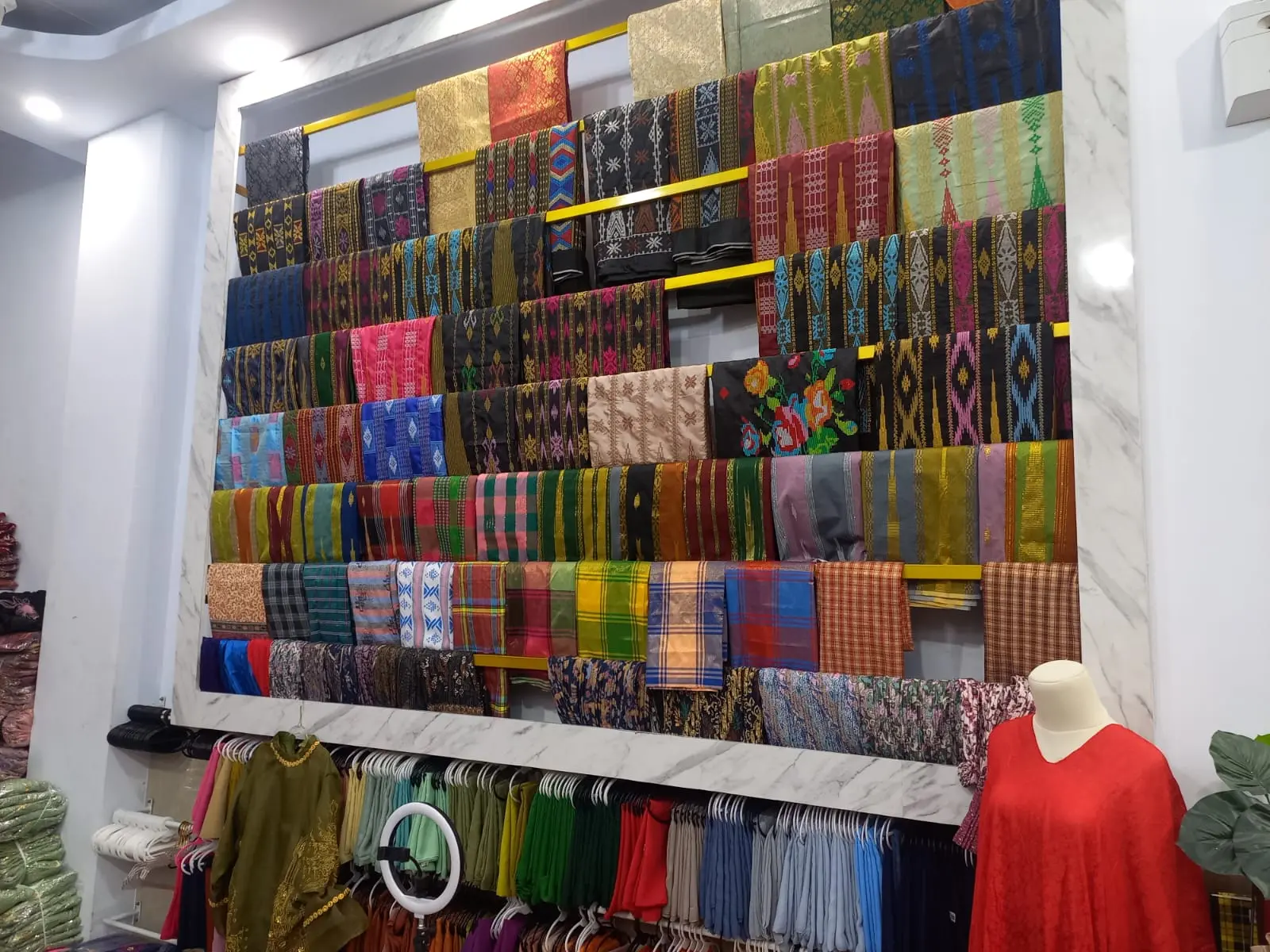 aneka sarung khas bugis makassar